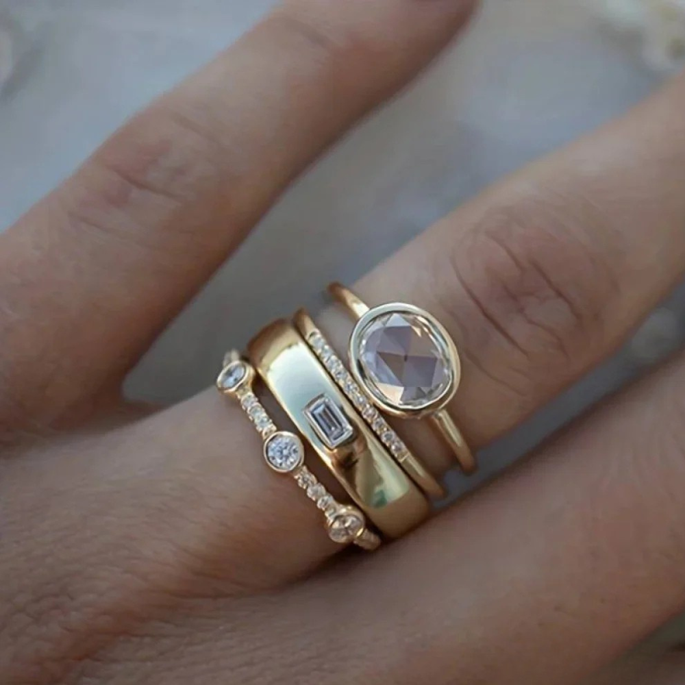 Klassische Gold- und Zirkonia-Ring-Kollektion