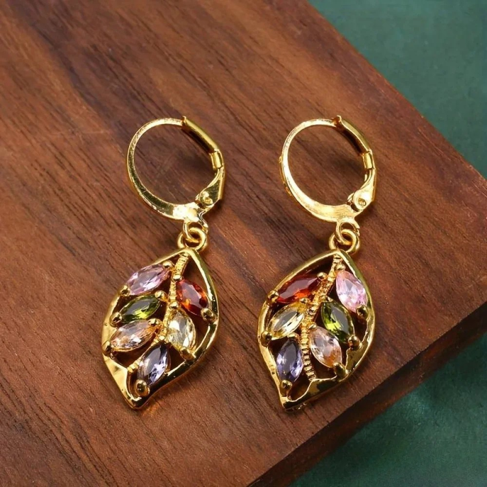 Vintage Goldene Blatt Ohrringe mit Buntem Zirkonia