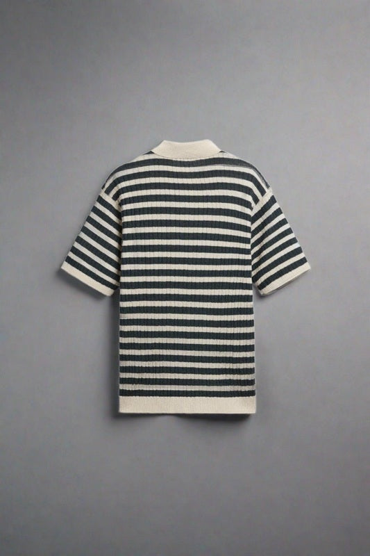 GESTRIFTES STRICK-POLO – ELEGANT FÜR JEDEN ANLASS