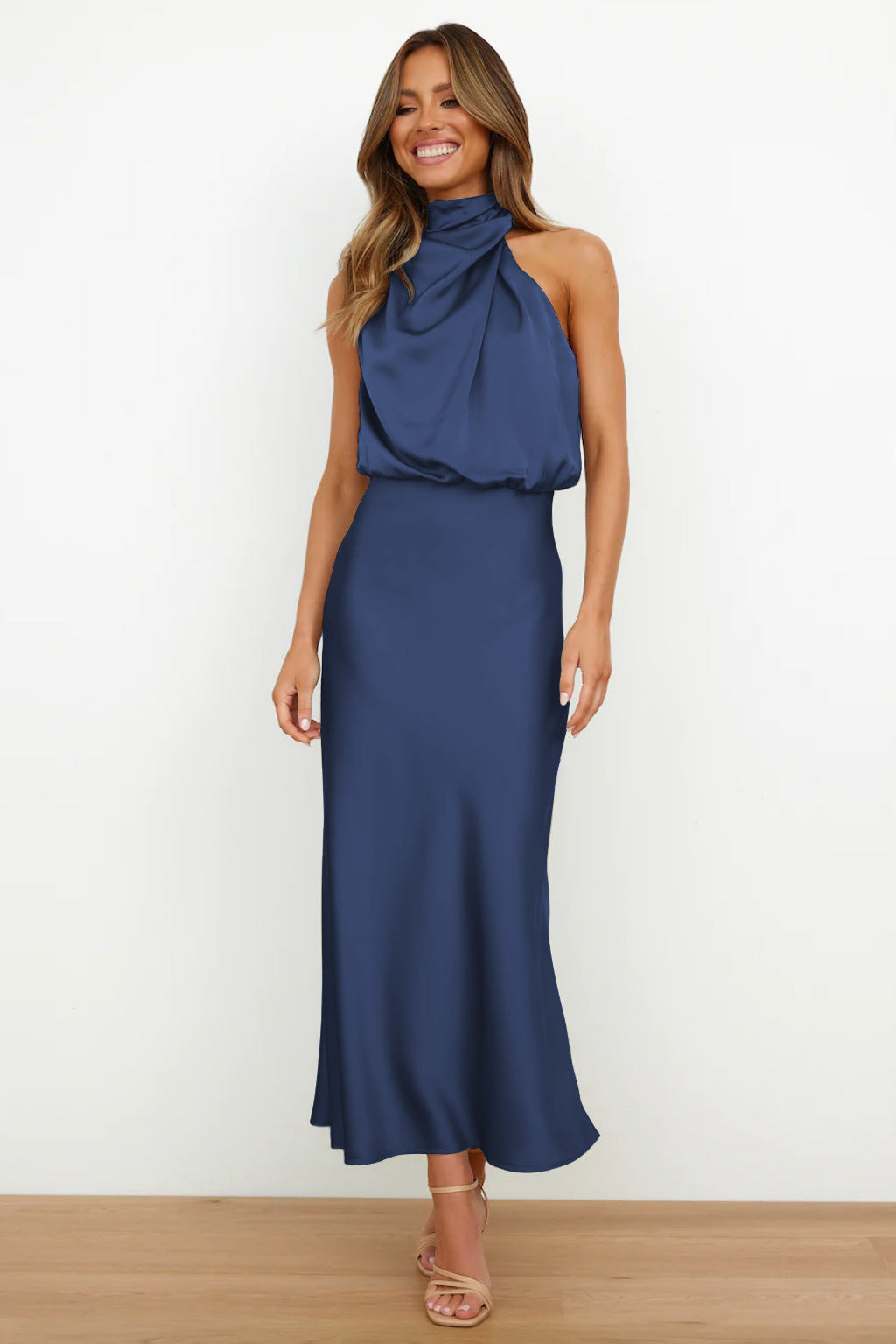 LYDIA – ELEGANTES HALTERNECK DESIGN