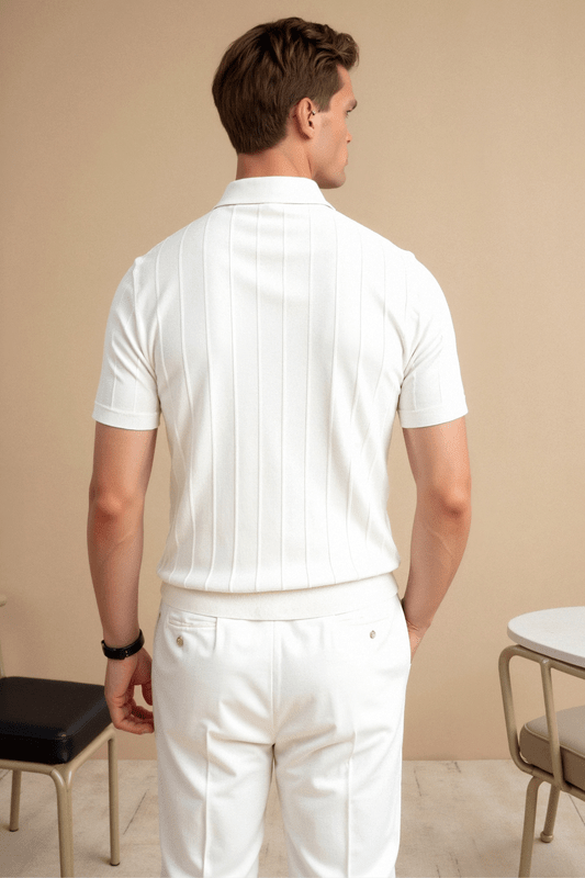 VERTIKAL GESTREIFTE KNOPFLEISTEN-POLO – ELEGANT FÜR JEDEN ANLASS