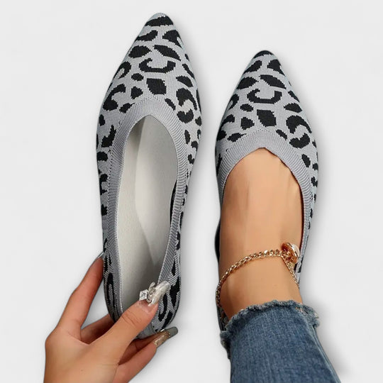 Spitze Flats mit Leopardenmuster