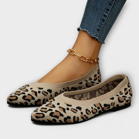 Spitze Flats mit Leopardenmuster