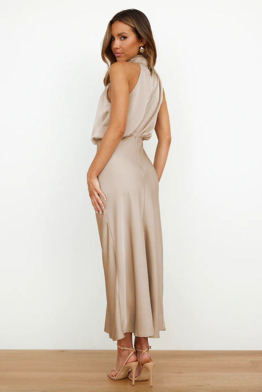 LYDIA – ELEGANTES HALTERNECK DESIGN