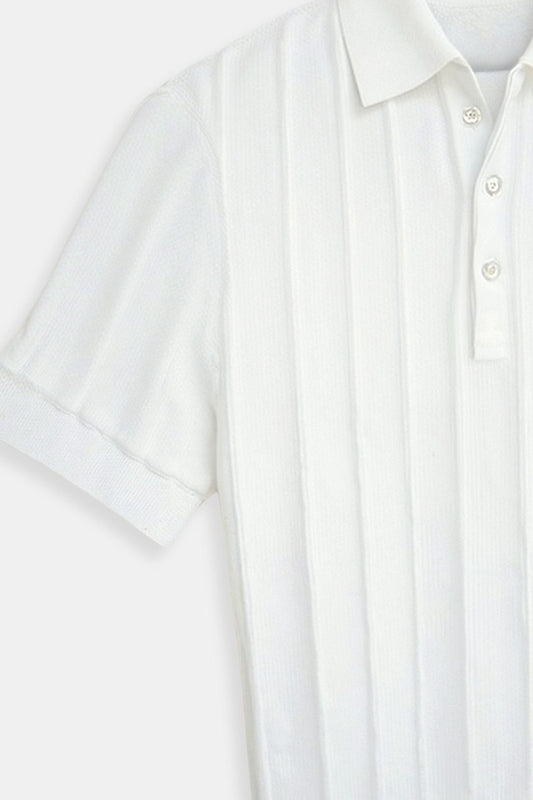 VERTIKAL GESTREIFTE KNOPFLEISTEN-POLO – ELEGANT FÜR JEDEN ANLASS