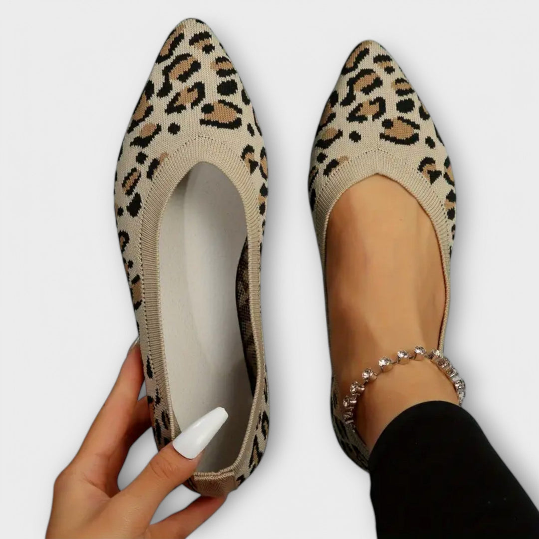 Spitze Flats mit Leopardenmuster