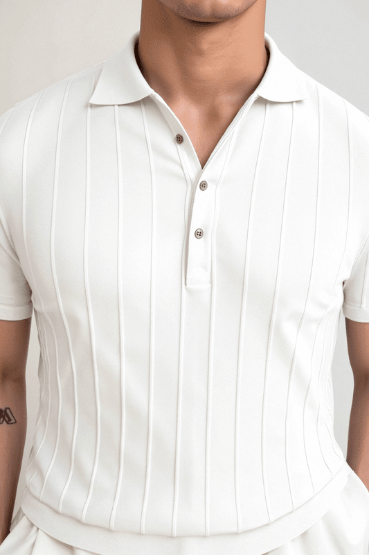 VERTIKAL GESTREIFTE KNOPFLEISTEN-POLO – ELEGANT FÜR JEDEN ANLASS