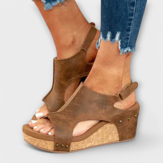 Orthopädische Schuhe mit Wedge-Absatz