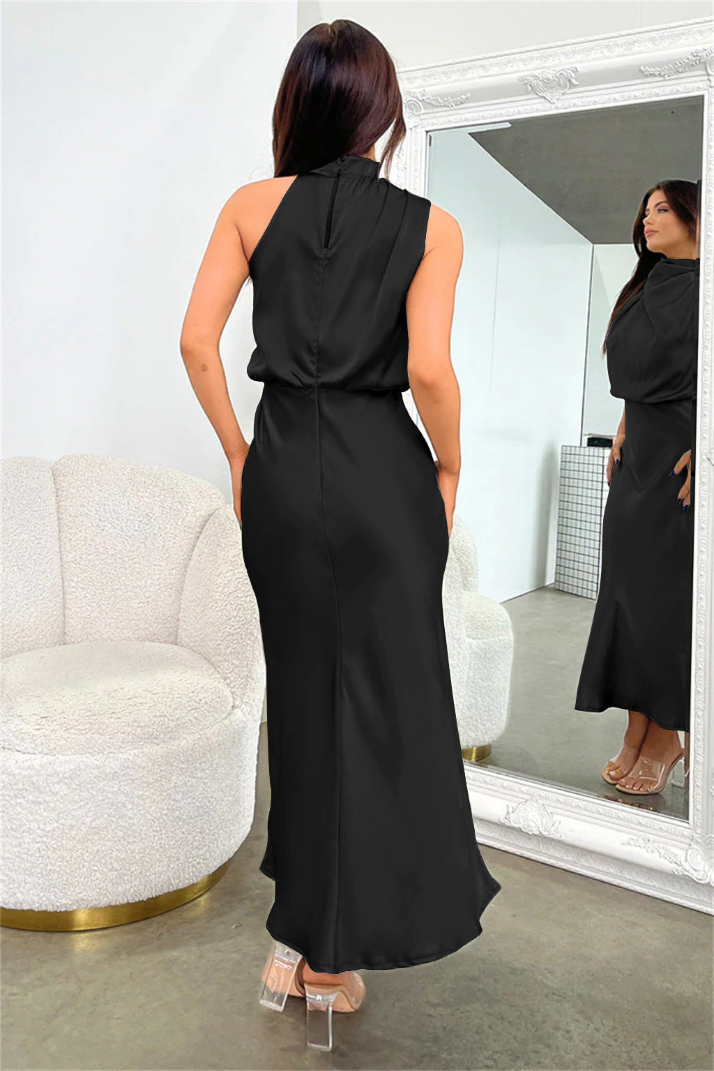 LYDIA – ELEGANTES HALTERNECK DESIGN