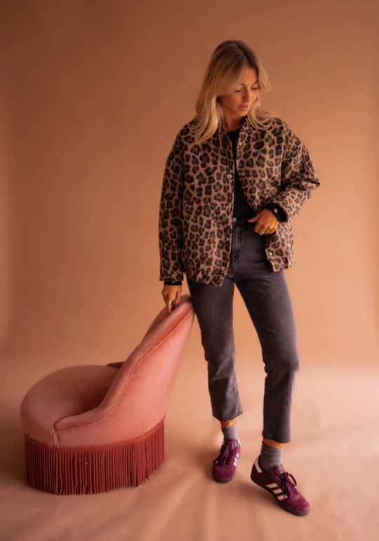 LEONA | BOMBERJACKE MIT LEOPARDENMUSTER