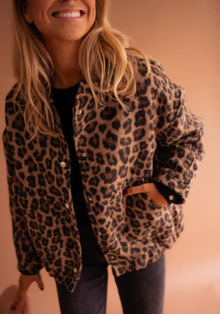 LEONA | BOMBERJACKE MIT LEOPARDENMUSTER