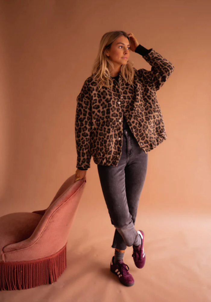 LEONA | BOMBERJACKE MIT LEOPARDENMUSTER