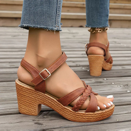 GIANNA KLASSISCHE SANDALEN MIT MITTELHOCH – KOMFORTABEL MODERN STILVOLL