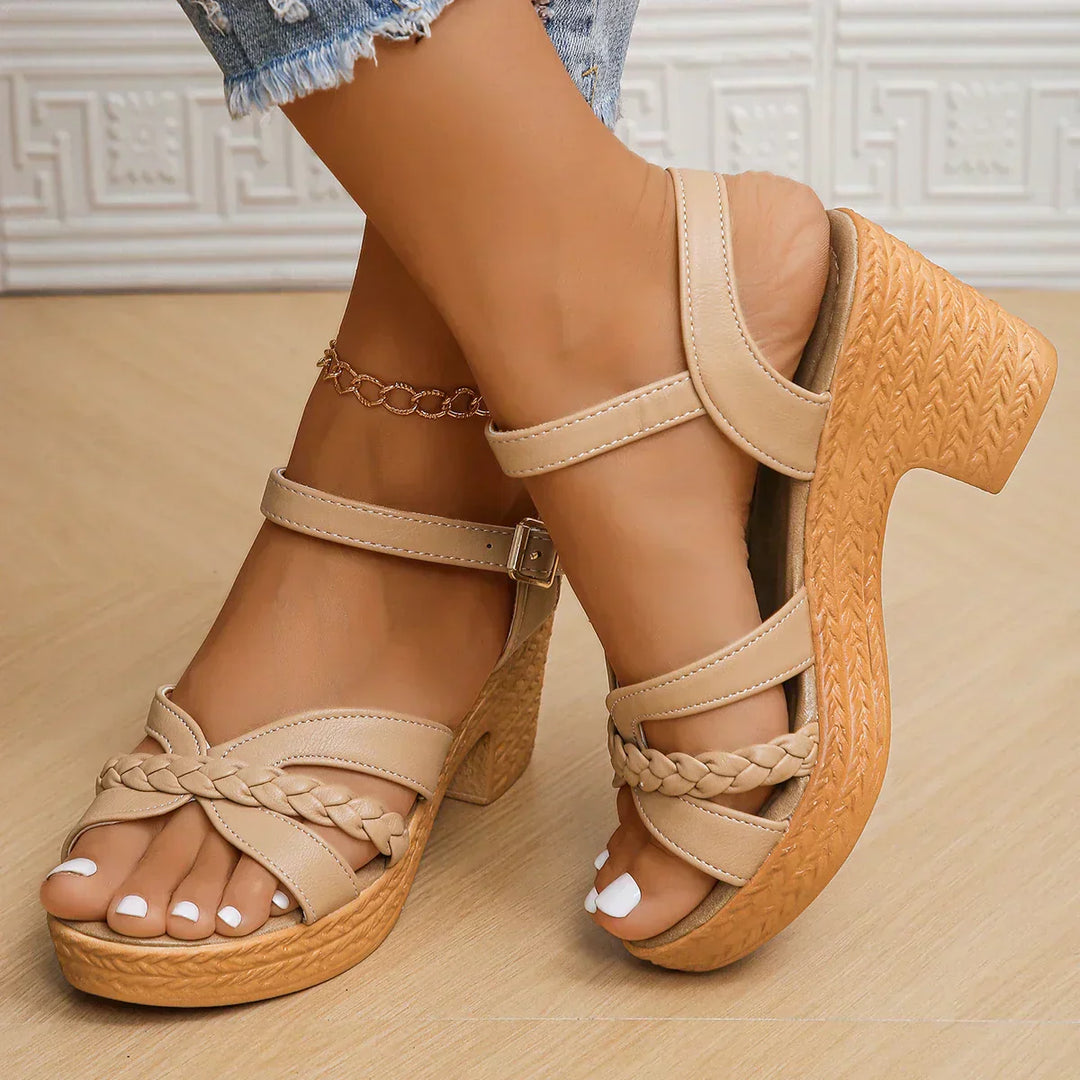 GIANNA KLASSISCHE SANDALEN MIT MITTELHOCH – KOMFORTABEL MODERN STILVOLL