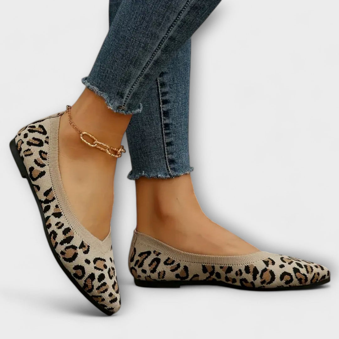 Spitze Flats mit Leopardenmuster